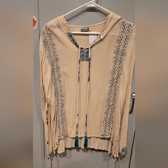 Earthbound Trading Co Beige Top - Picture 2 of 2
